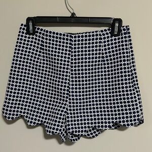 TUCKERNUCK ENGLISH FACTORY Navy Blue White Scalloped Hem Short Sz S